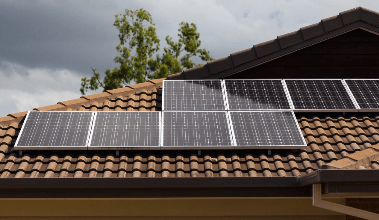 Cara Kerja Panel Surya, Tetap Efektif Saat Cuaca Mendung?