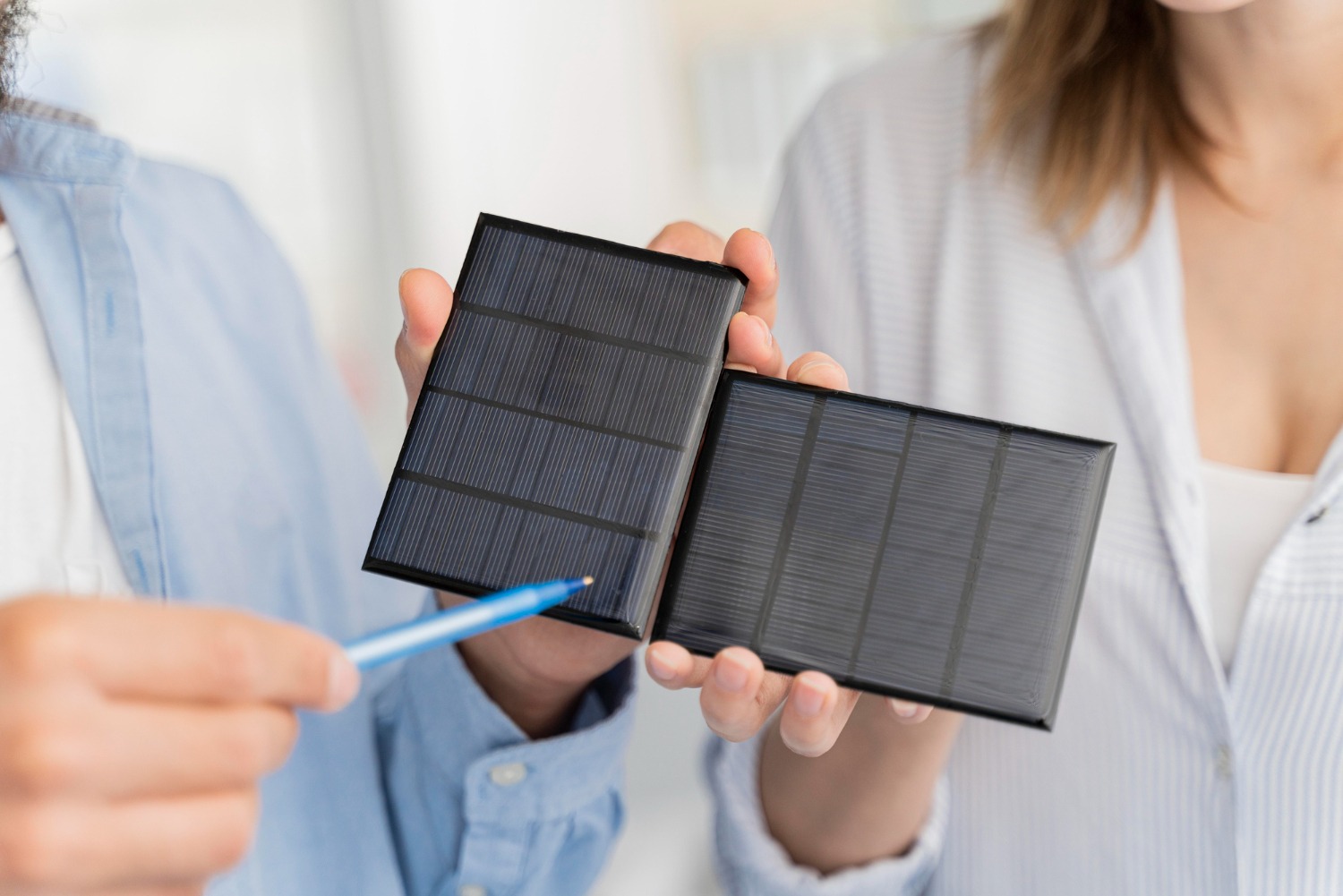 Monocrystalline vs Polycrystalline Solar Panel: Apa Perbedaannya dan Mana yang Lebih Baik?