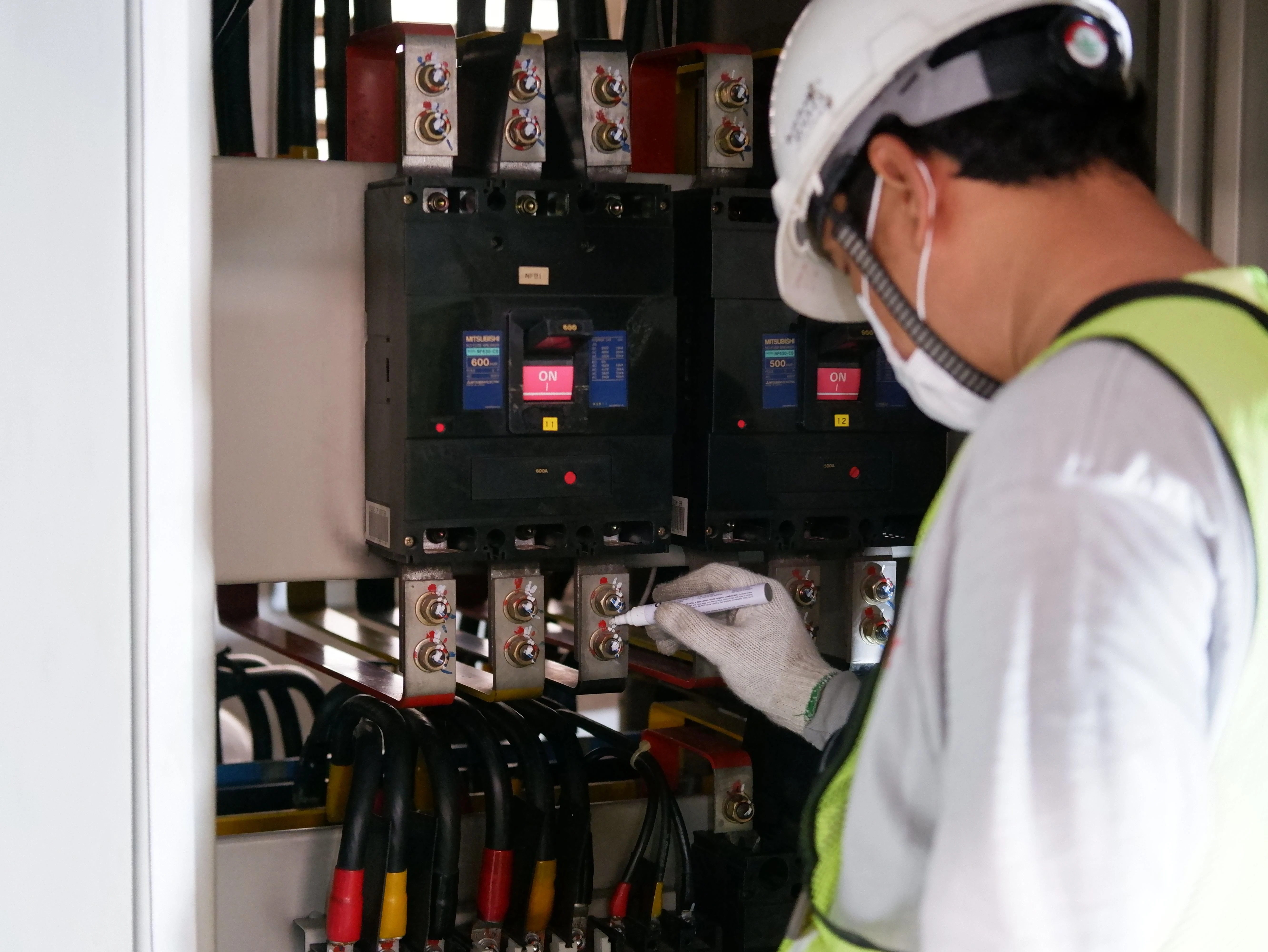 Electrical Voltage Stabilizer: Functions, How It Works, and When You Need One